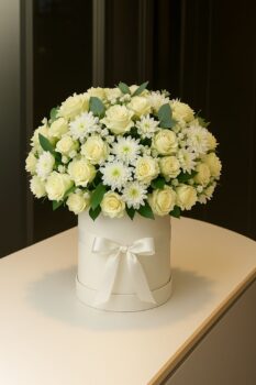 WHITE FLOWER MIX AND FERERRO ROCHER CHOCLATE