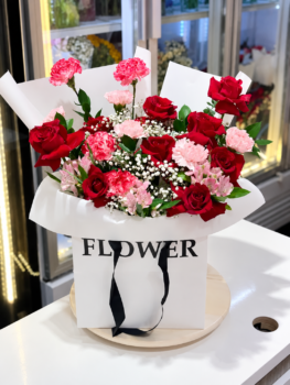 RED BLOOMING BAG BOUQUET