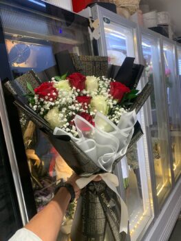 RED WHITE ROSE BOUQUET