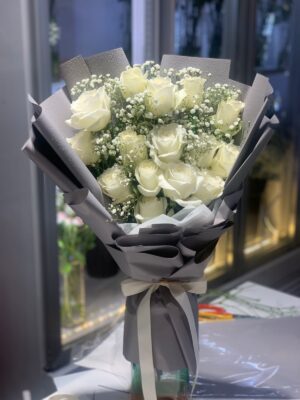 15 WHITE ROSE BOUQUET
