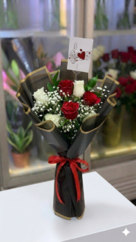 RED WHITE ROSE BOUQUET
