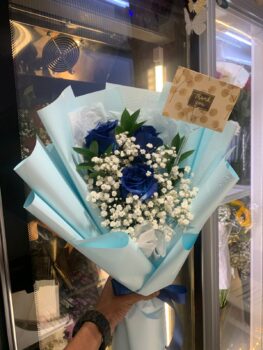 3 BLUE ROSE BOUQUET