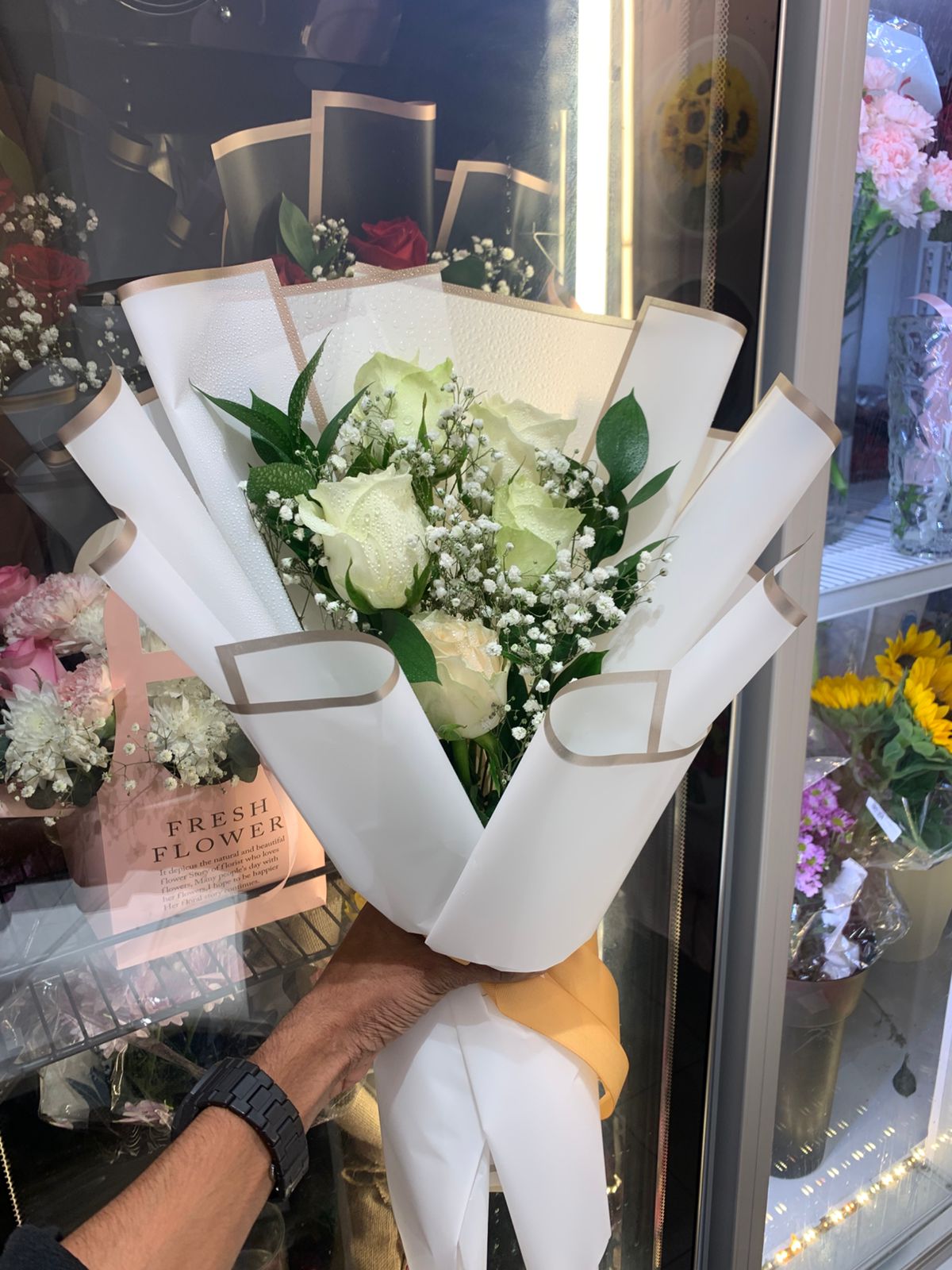 5 WHITE ROSE BOUQUET(55 AED)2