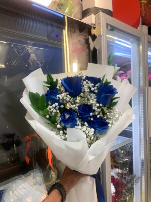 7 BLUE ROSE BOUQUET