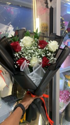 RED WHITE ROSE BOUQUET