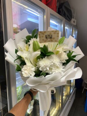 WHITE FLOWER MIX BOUQUET
