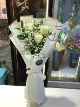 3 WHITE ROSE BOUQUET