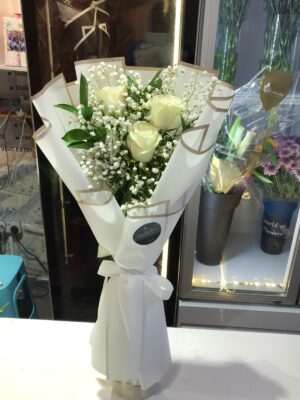 3 WHITE ROSE BOUQUET