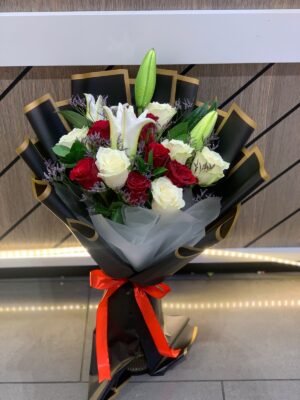 ROSE LILLY BOUQUET(135 AED)