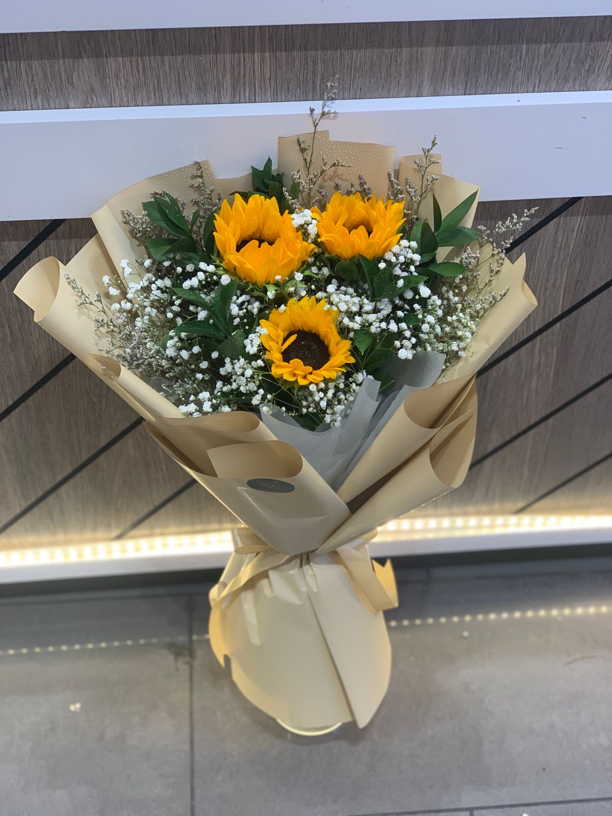SUNFLOWER BOUQUET(75AED)