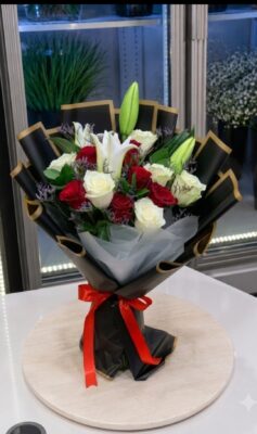 ROSE LILLY BOUQUET
