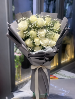 WHITE ROSE BOUQUET - 15 ROSES