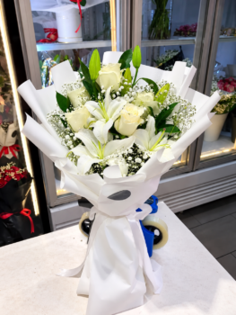 WHITE LILLY BOUQUET