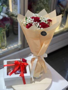 5 ROSE BOUQUET AND CAKE COMBO