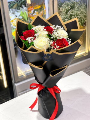 RED WHITE MIX ROSE BOUQUET