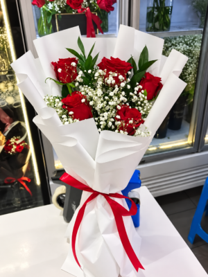 RED ROSE SIMPLE ELEGANCE