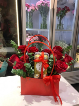 RED ROSE AND FERRERO ROCHER BAG BOUQUET