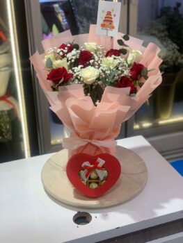 BOUQUET AND CUSTOMIZED FERRERO ROCHER CHOCOLATE