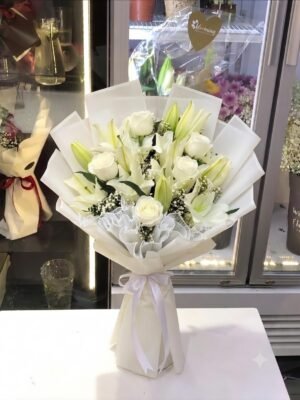 LILLY WHITE ELEGANT BOUQUET