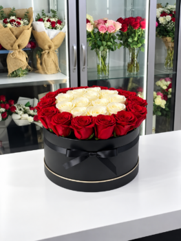CLASSIC BLOOM BOX-27 ROSES