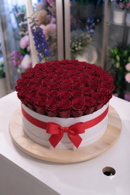 RED ROSE GRAND BOX-81 RED ROSE