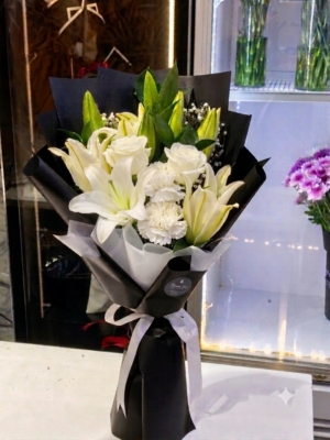 WHITE LILLY CLASSIC BOUQUET