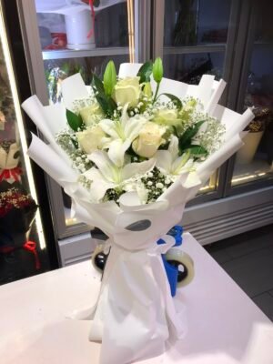 WHITE LILLY BOUQUET