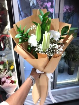SIMPLE LILLY BOUQUET