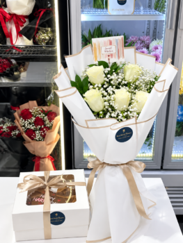 WHITE BOUQUET AND CAKE COMBO