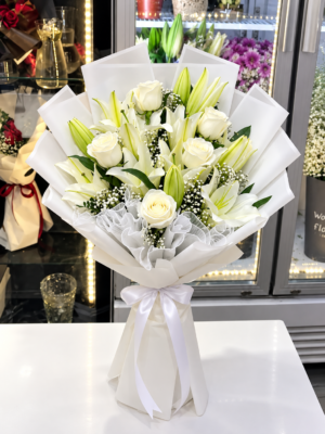 LILLY WHITE ELEGANT BOUQUET