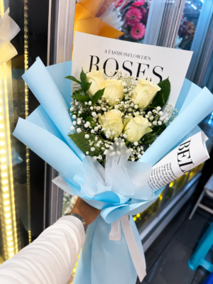 WHITE ROSE BOUQUET - 5 ROSES